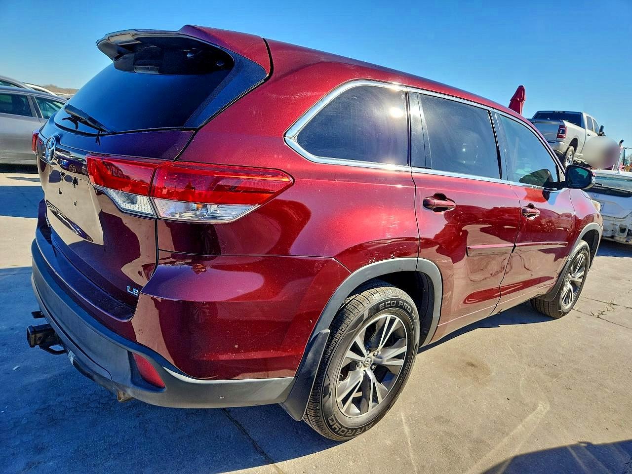 2017 TOYOTA HIGHLANDER LE photo 7