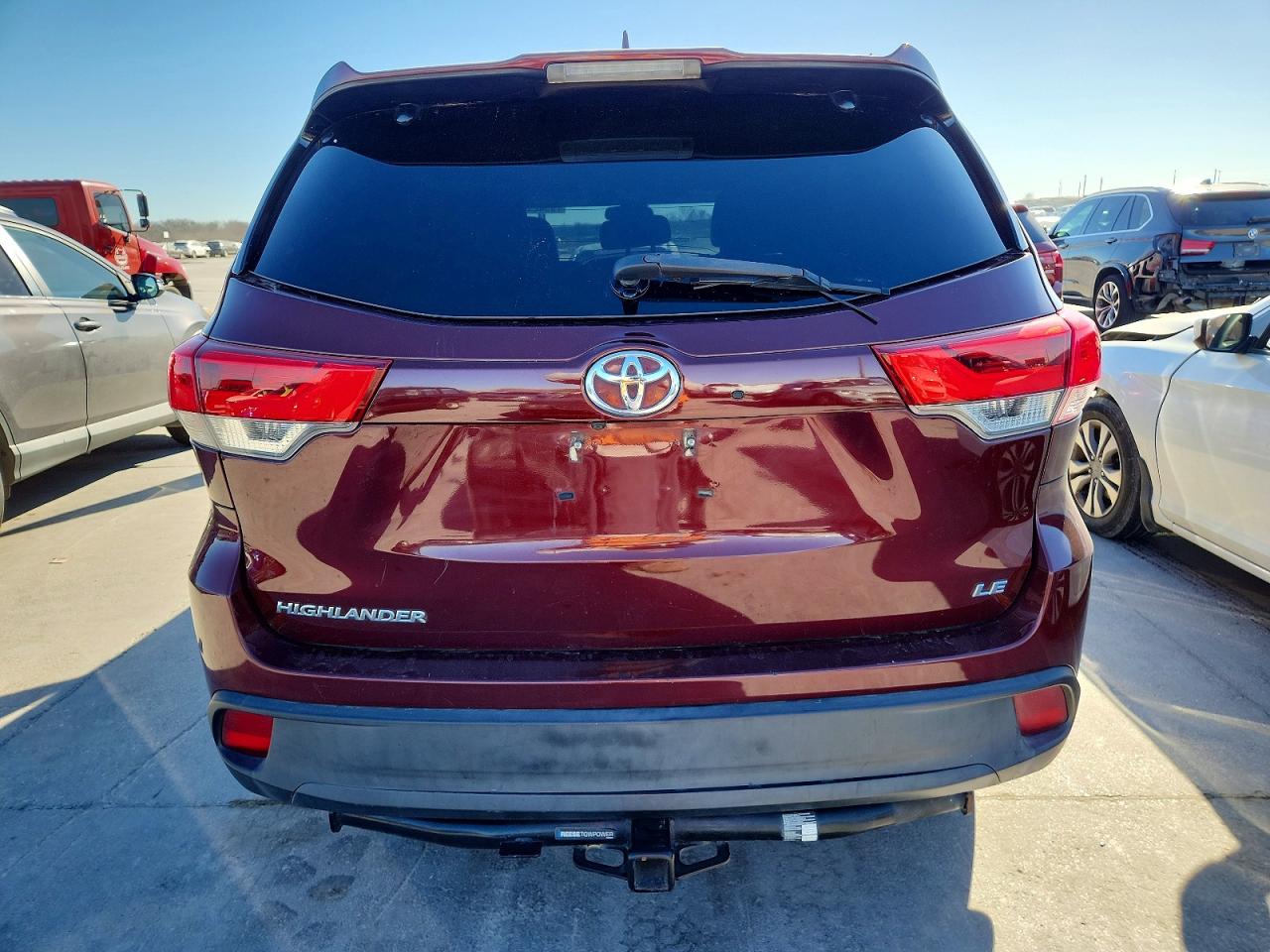 2017 TOYOTA HIGHLANDER LE photo 16
