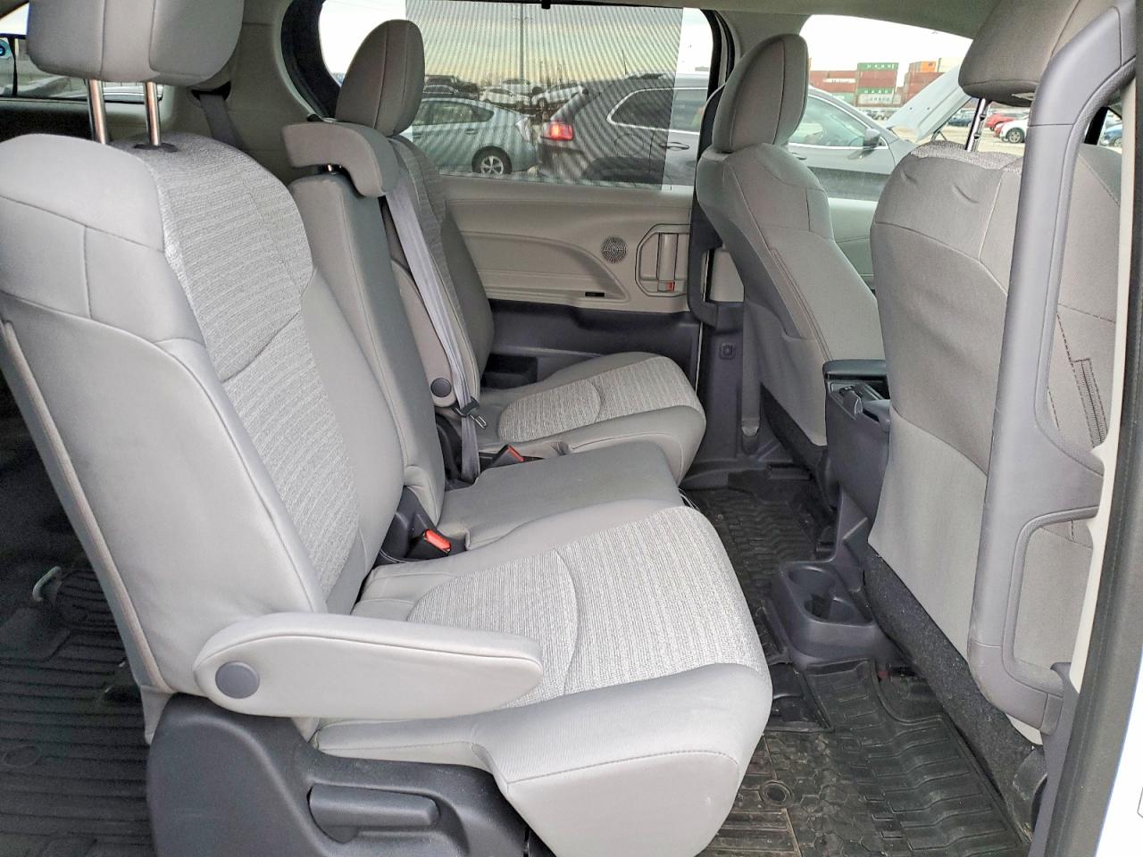 2022 TOYOTA SIENNA LE photo 11