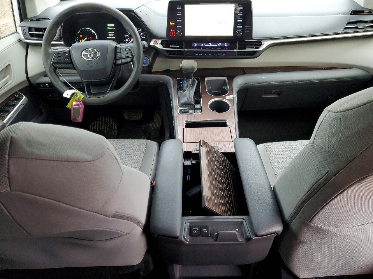 2022 TOYOTA SIENNA LE photo 8