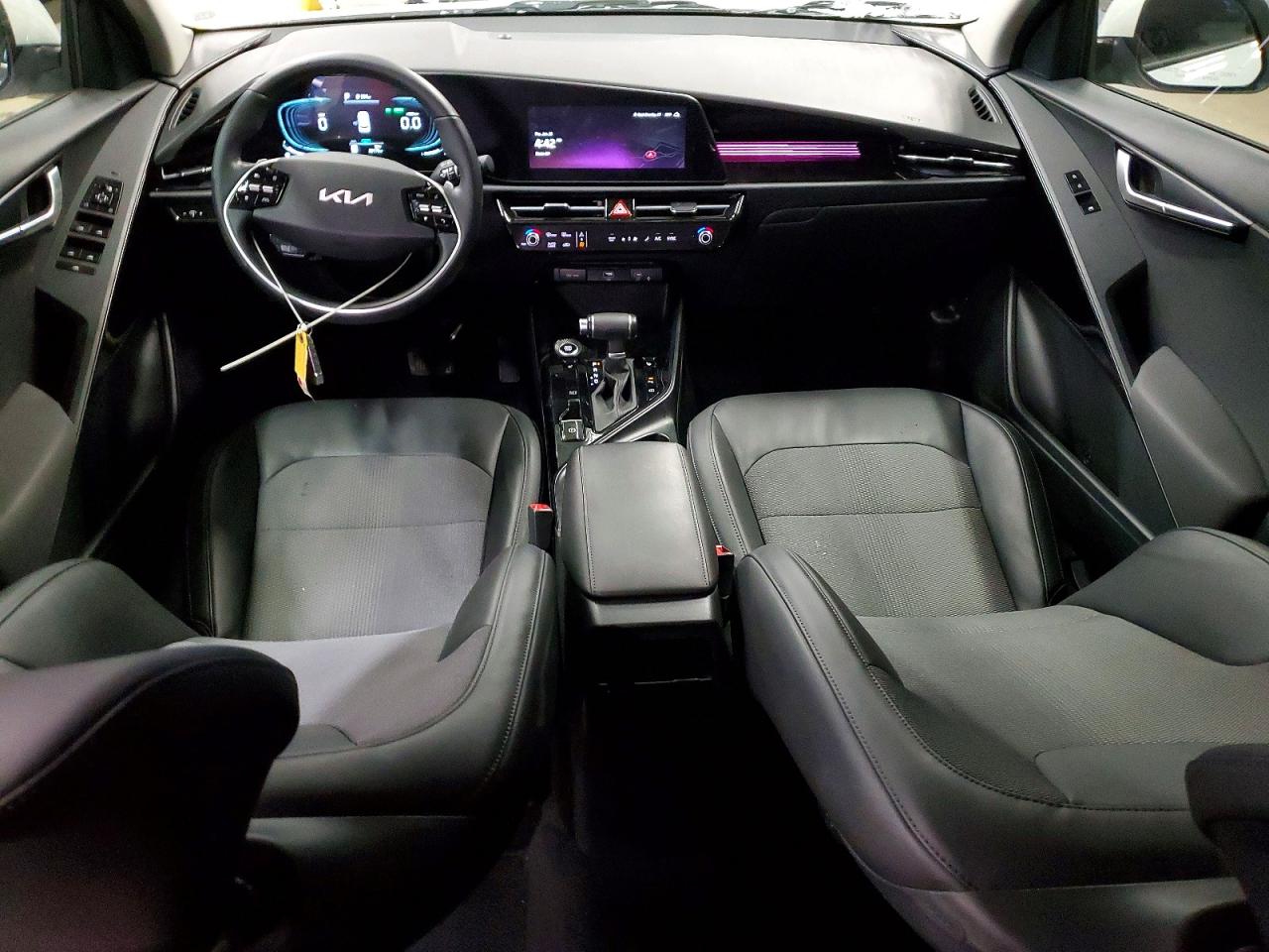 2024 KIA NIRO EX photo 8