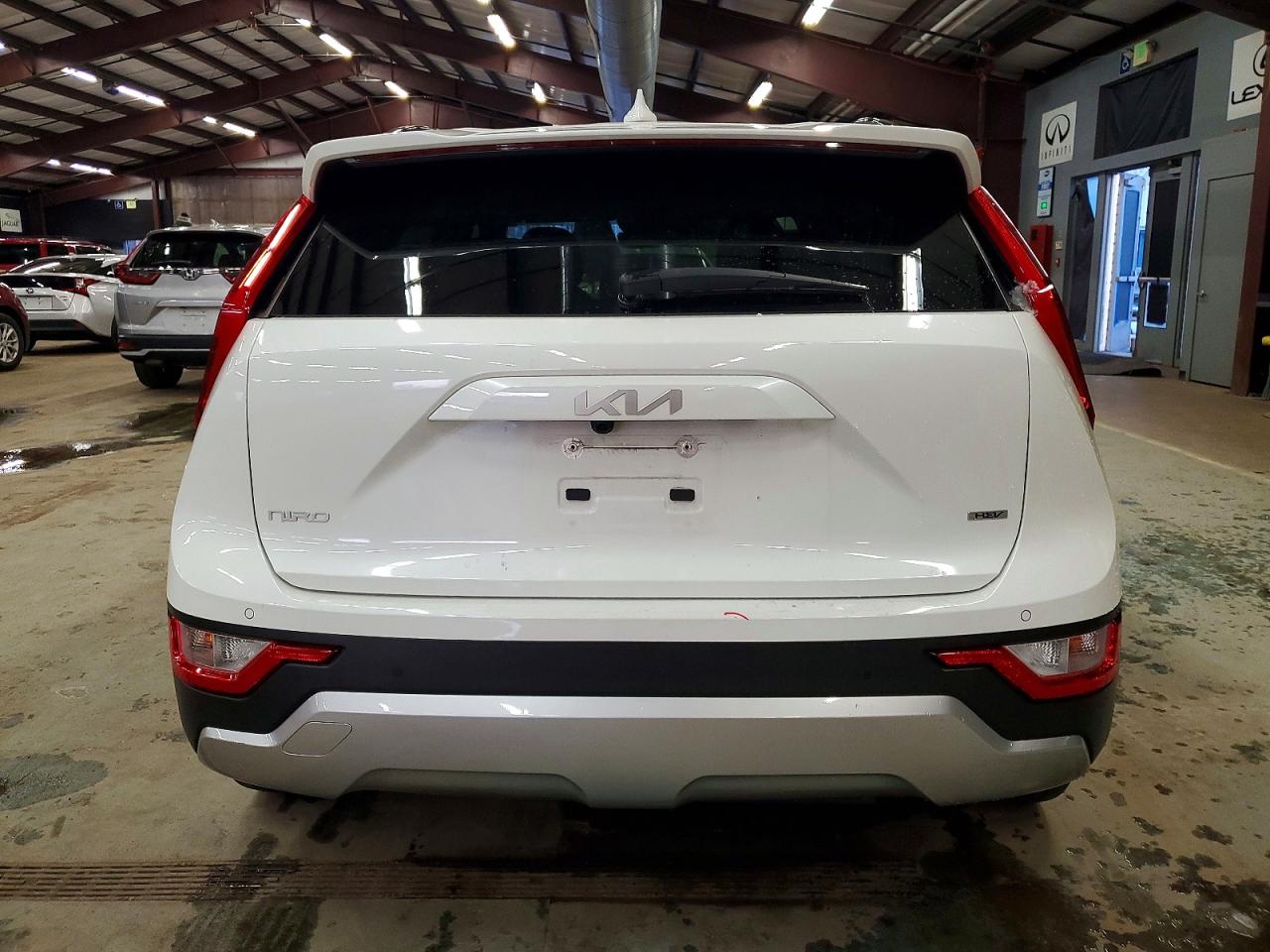 2024 KIA NIRO EX photo 6
