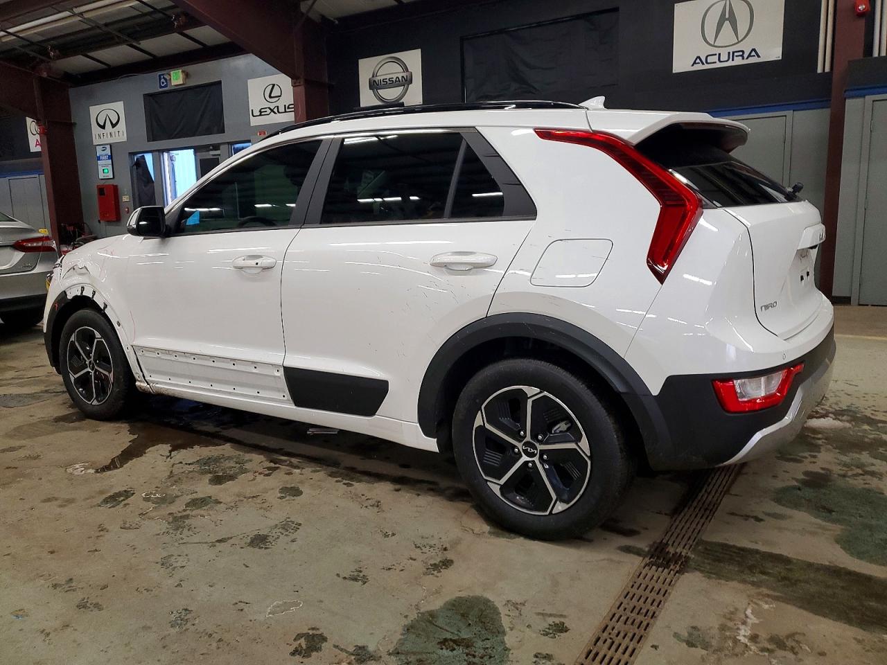 2024 KIA NIRO EX photo 2