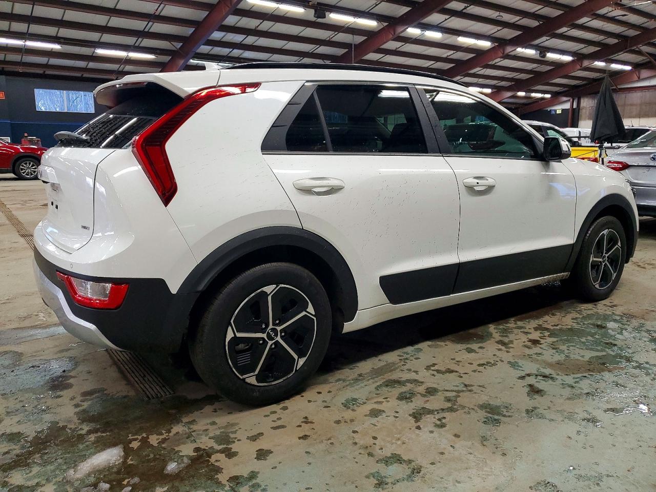 2024 KIA NIRO EX photo 3