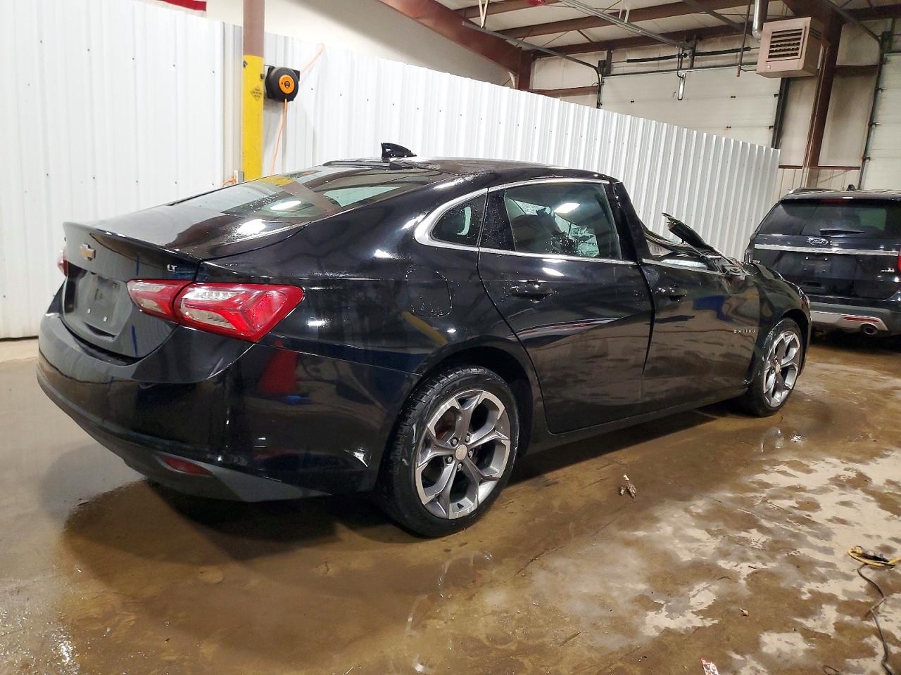 2021 CHEVROLET MALIBU LT photo 3