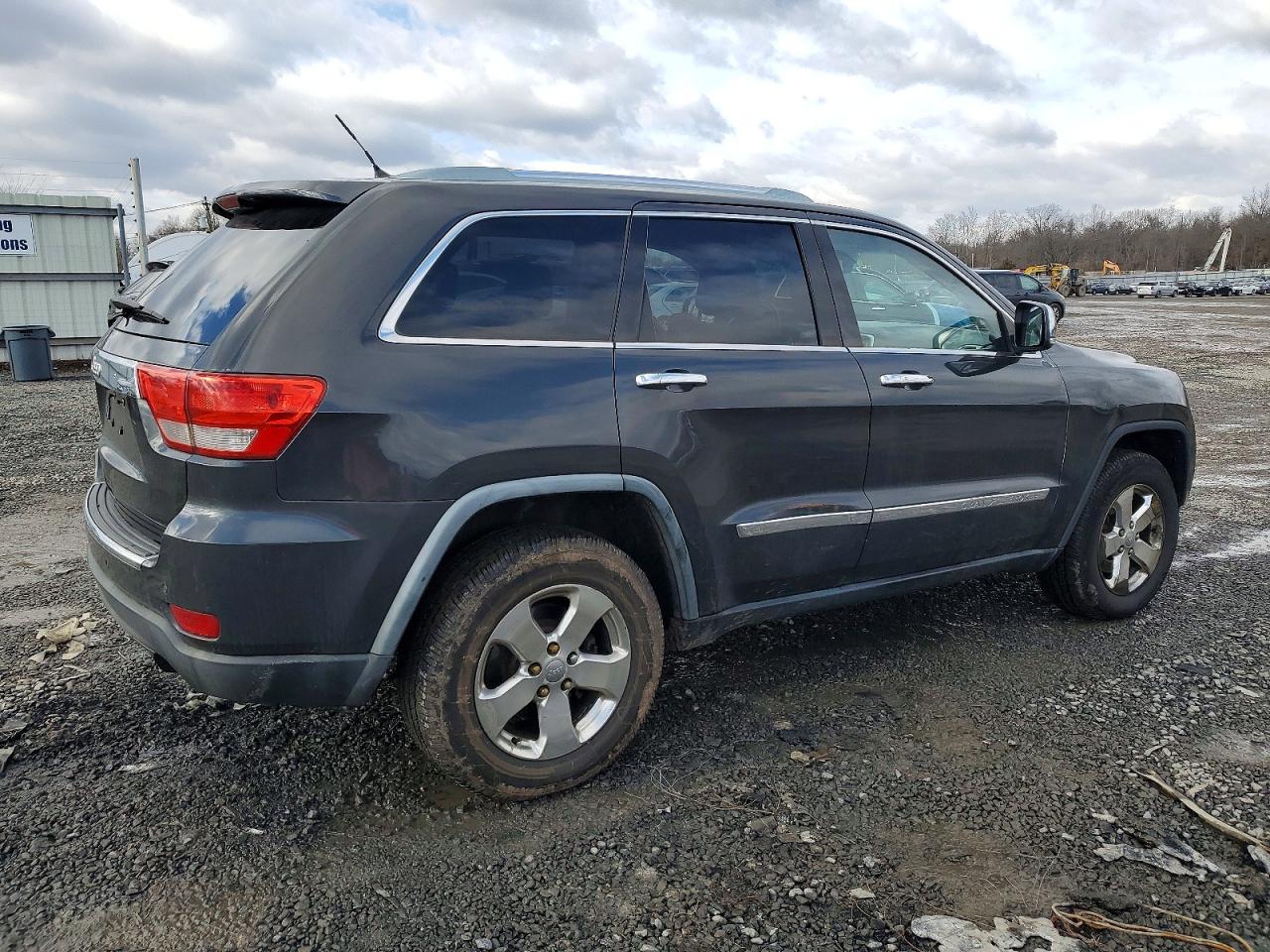2011 JEEP GRAND CHEROKEE LIMITED photo 3