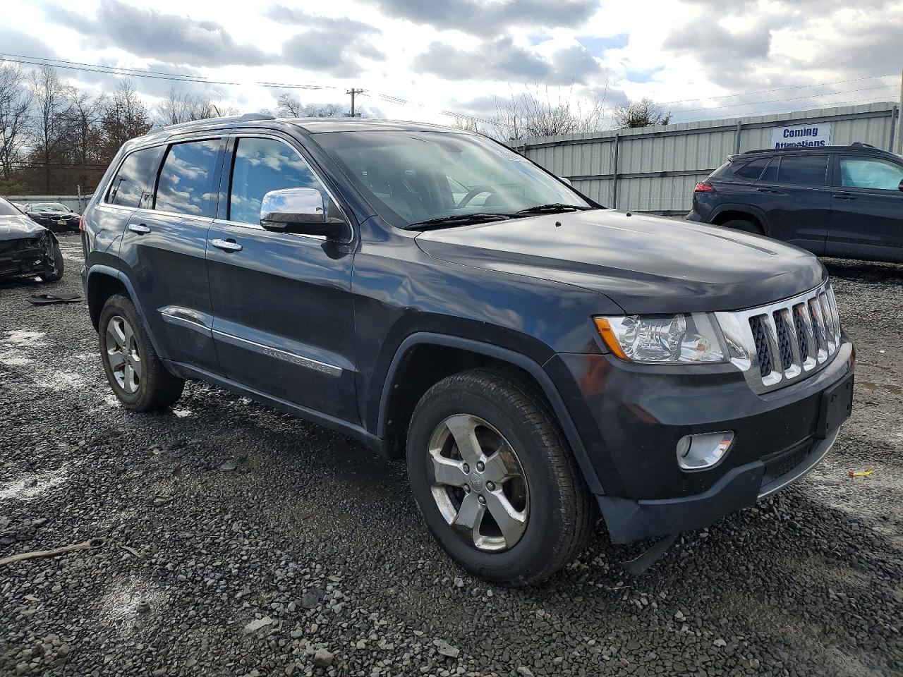 2011 JEEP GRAND CHEROKEE LIMITED photo 4