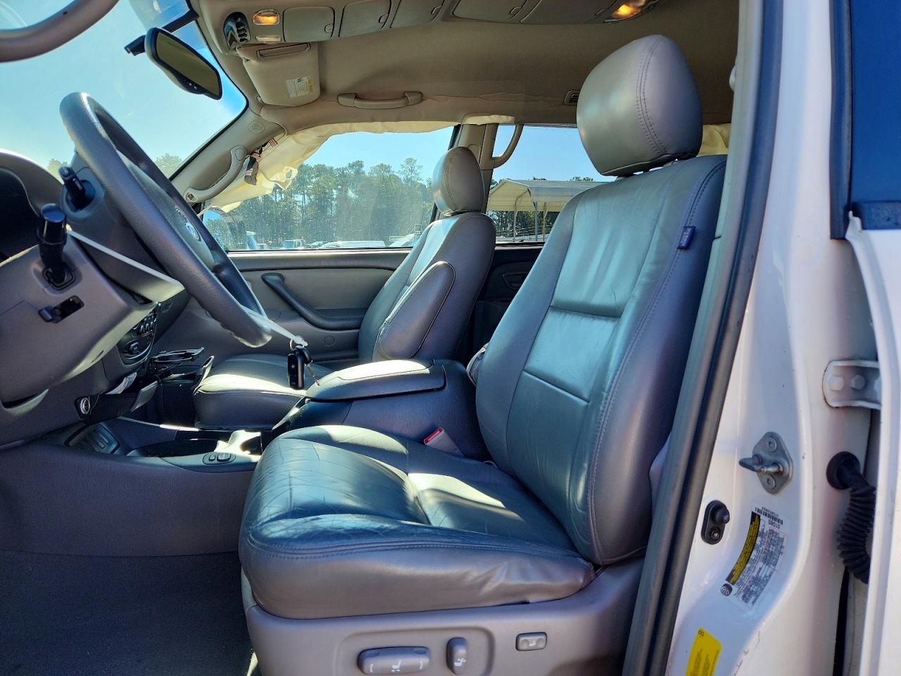 2005 TOYOTA SEQUOIA SR5 photo 19