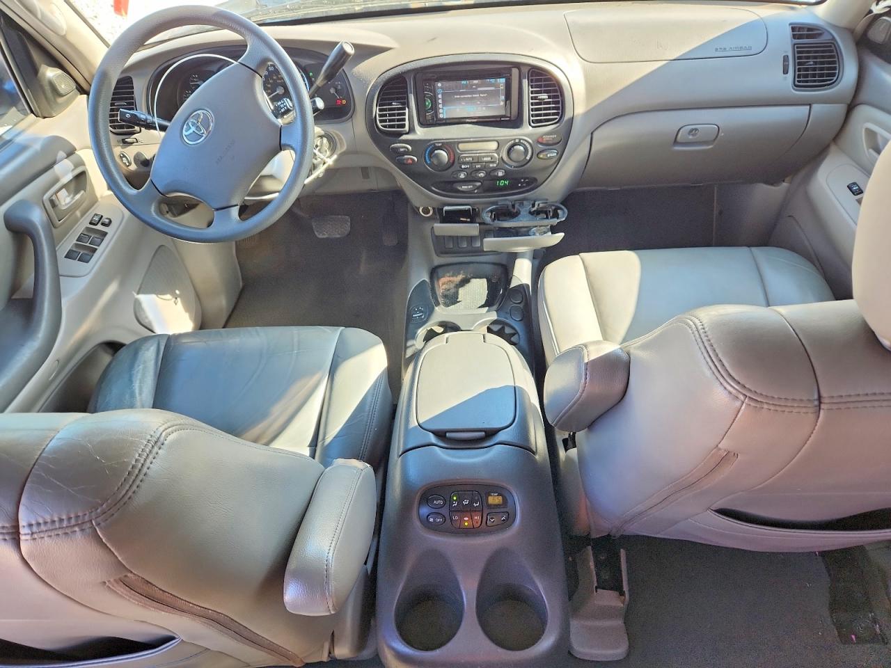 2005 TOYOTA SEQUOIA SR5 photo 22
