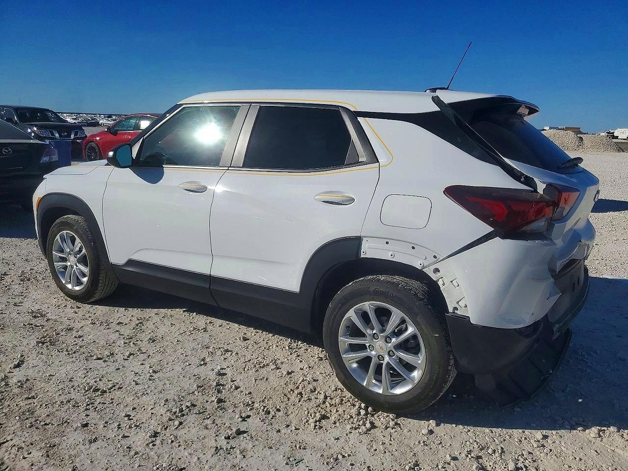 2025 CHEVROLET TRAILBLAZER LS photo 2