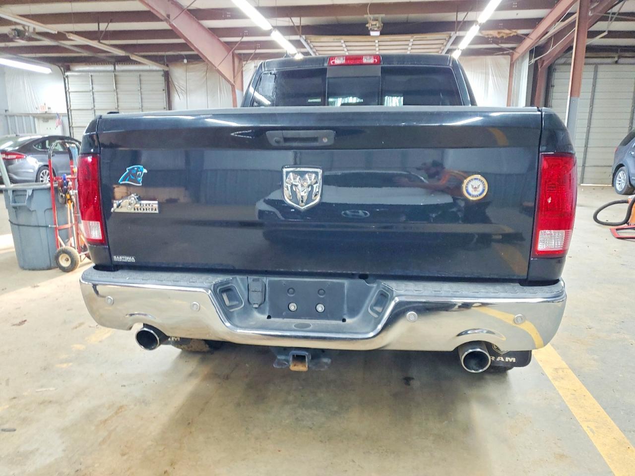 2015 RAM 1500 SLT photo 6