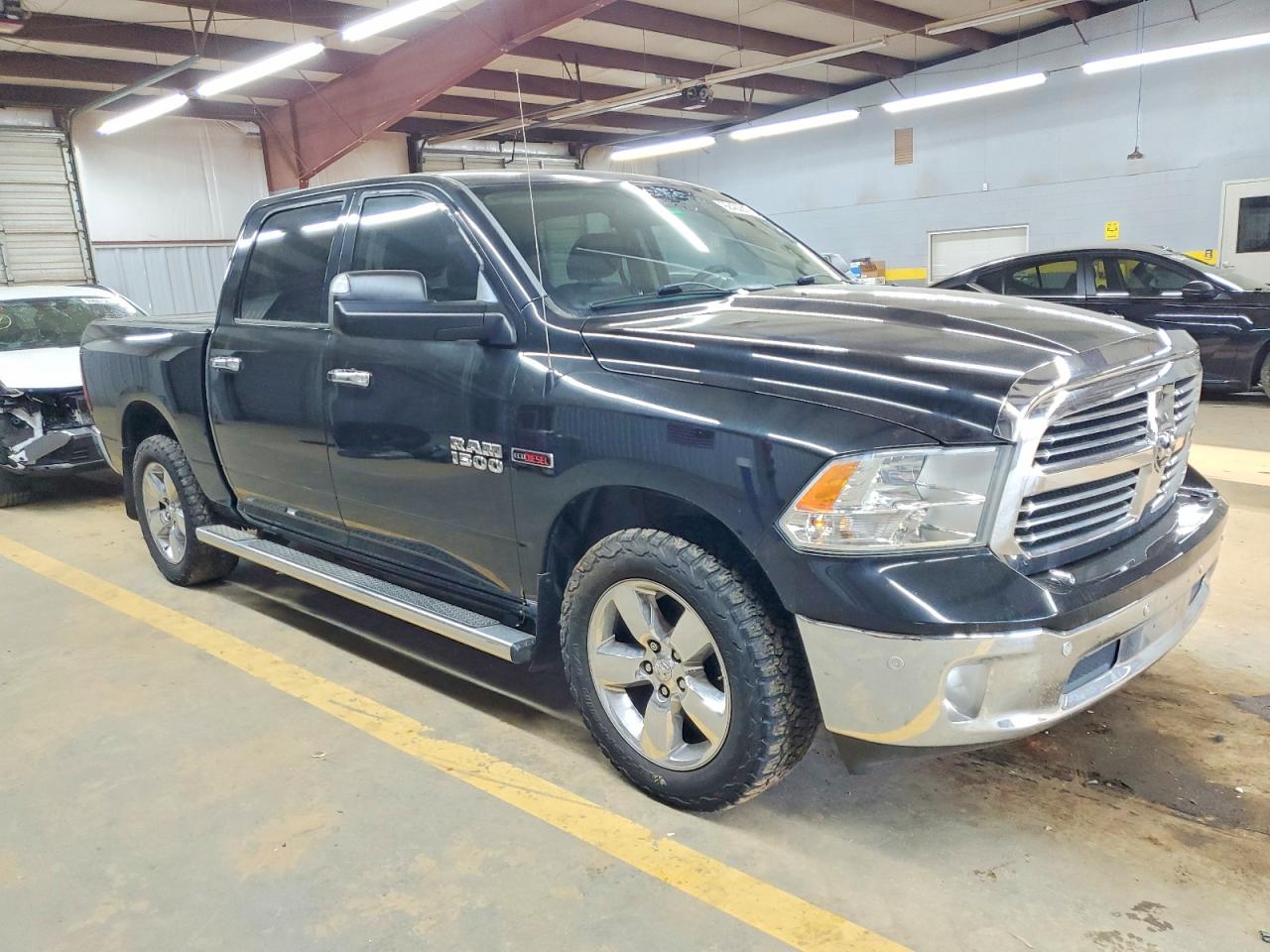 2015 RAM 1500 SLT photo 4
