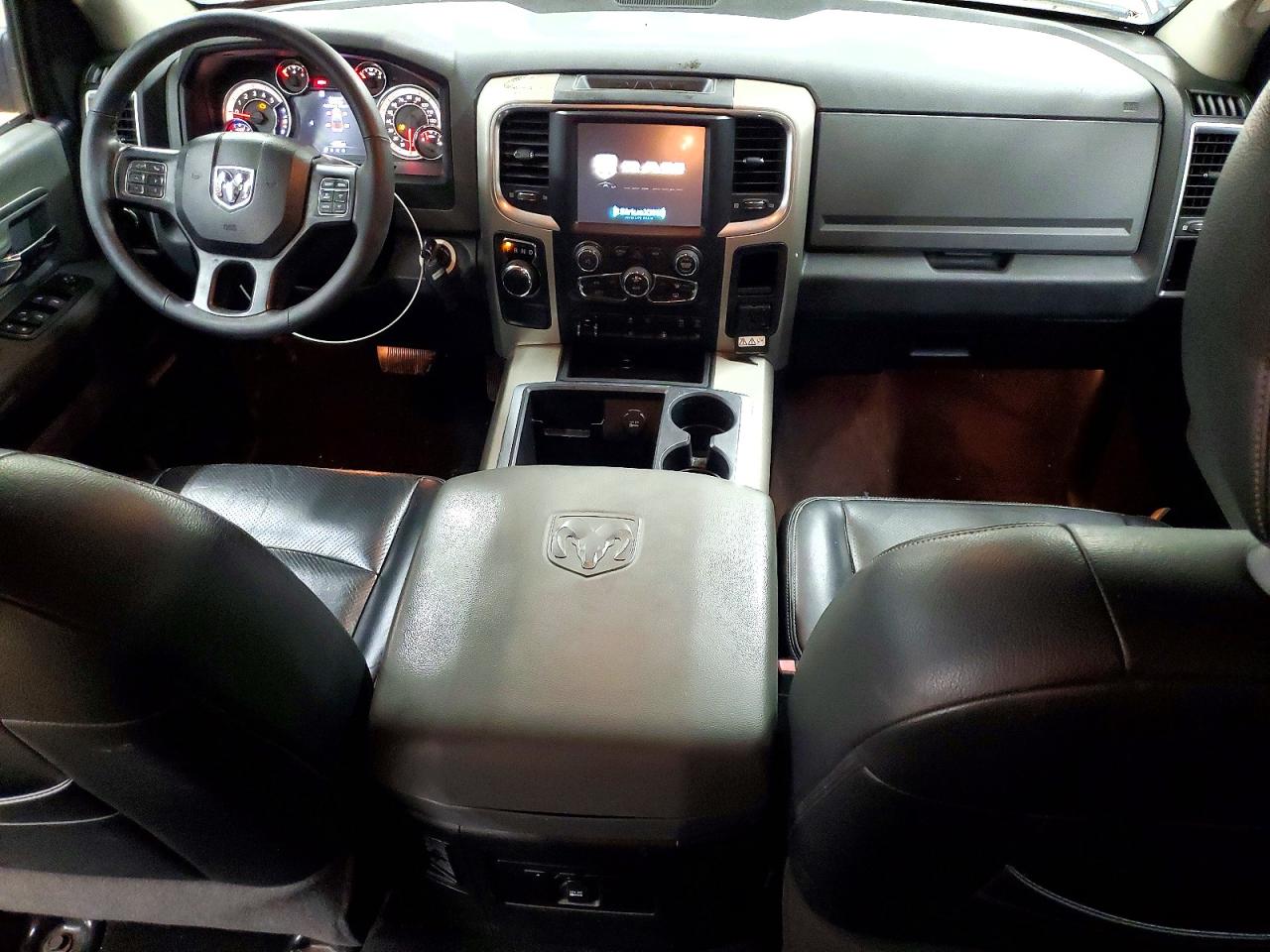 2015 RAM 1500 SLT photo 8