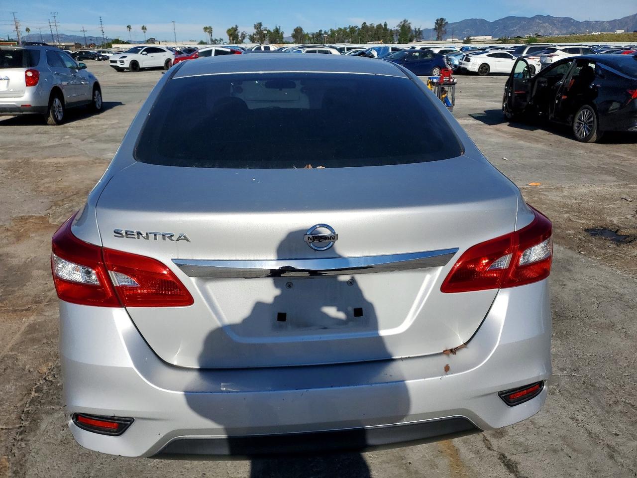 2018 NISSAN SENTRA S photo 11