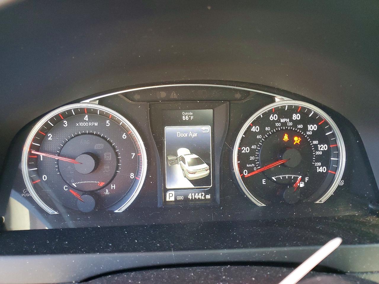 2016 TOYOTA CAMRY XSE photo 9