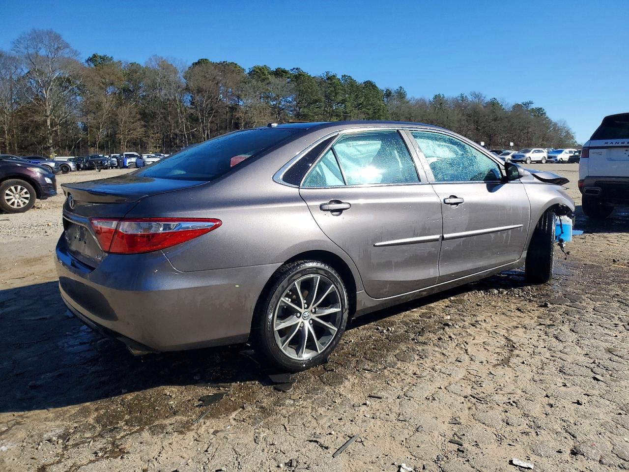 2016 TOYOTA CAMRY XSE photo 3