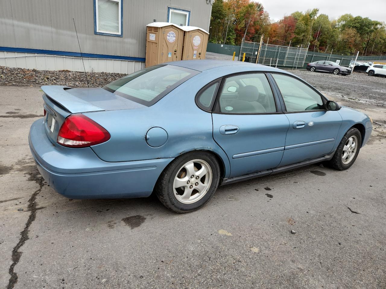 2005 FORD TAURUS SE photo 3
