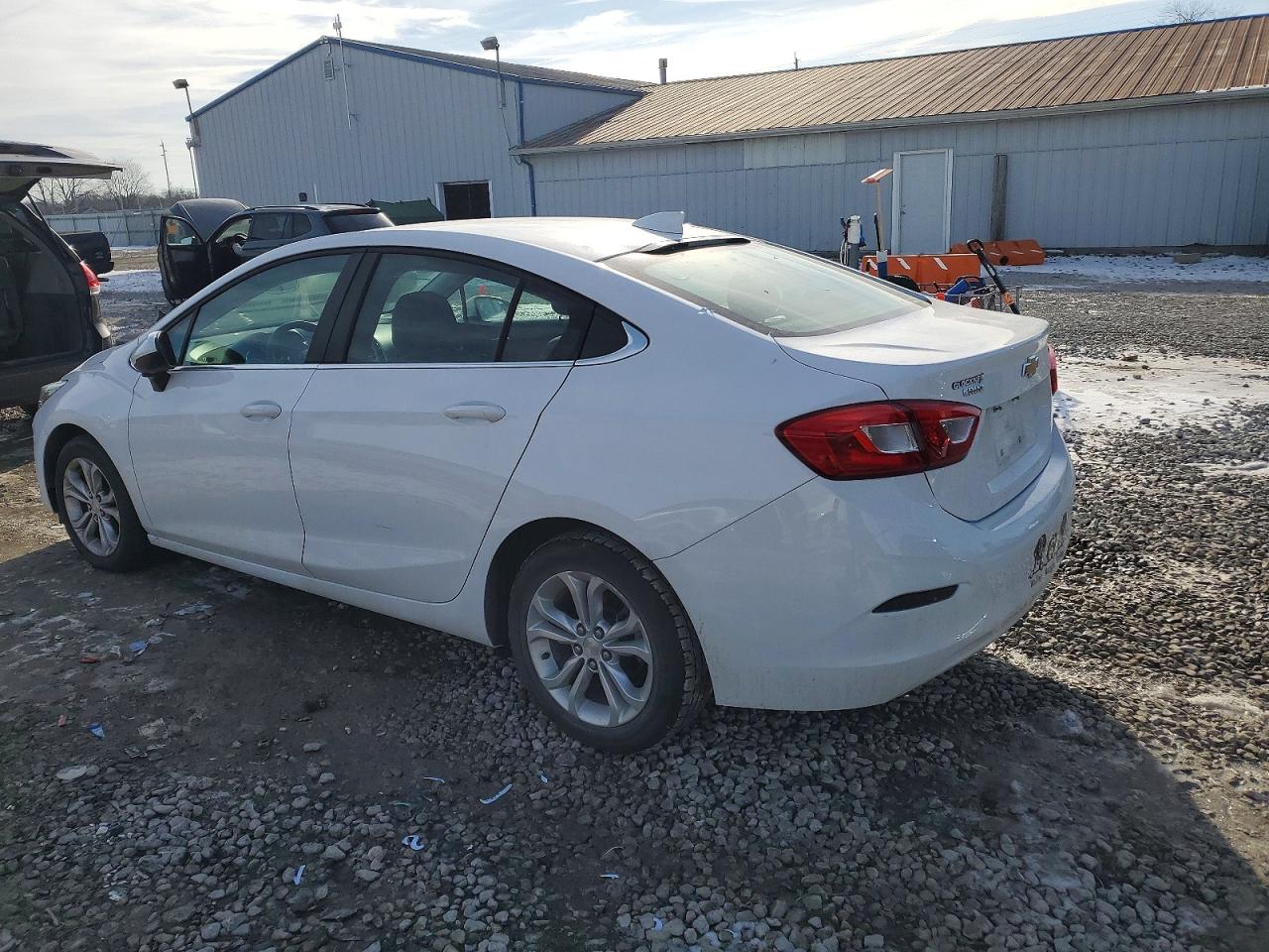 2019 CHEVROLET CRUZE LT photo 2