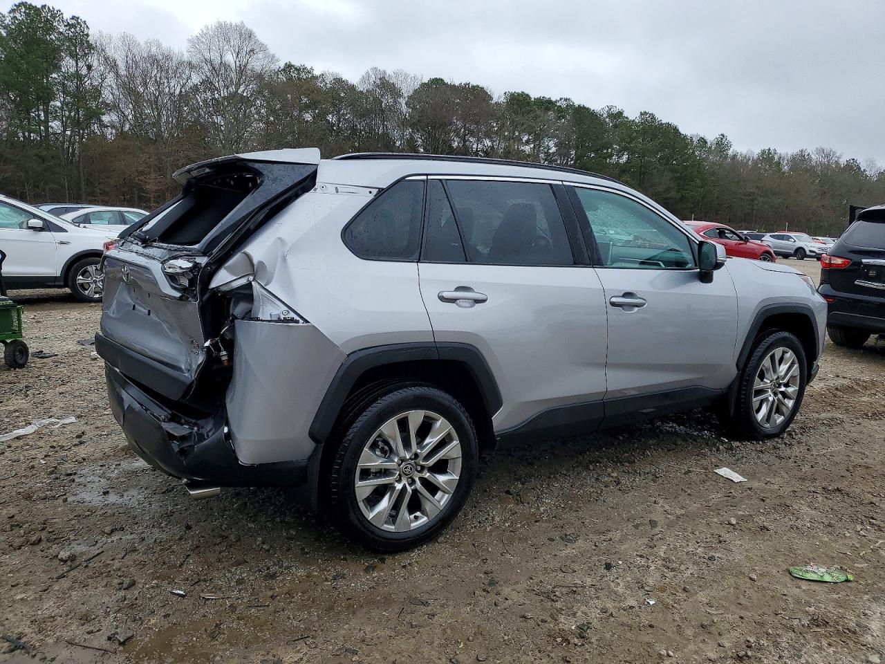 2024 TOYOTA RAV4 XLE PREMIUM photo 3