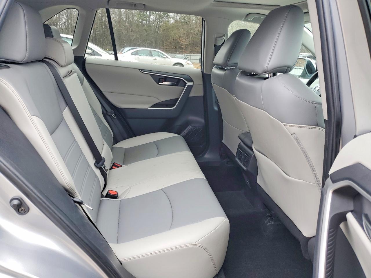 2024 TOYOTA RAV4 XLE PREMIUM photo 11