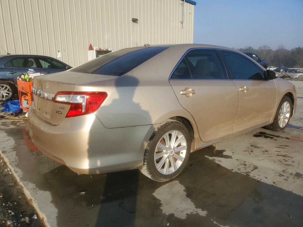 2012 TOYOTA CAMRY XLE photo 3