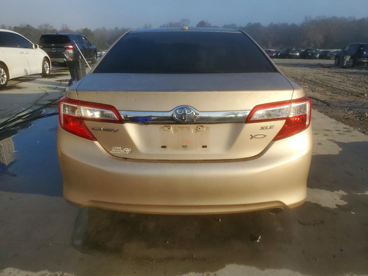 2012 TOYOTA CAMRY XLE photo 6