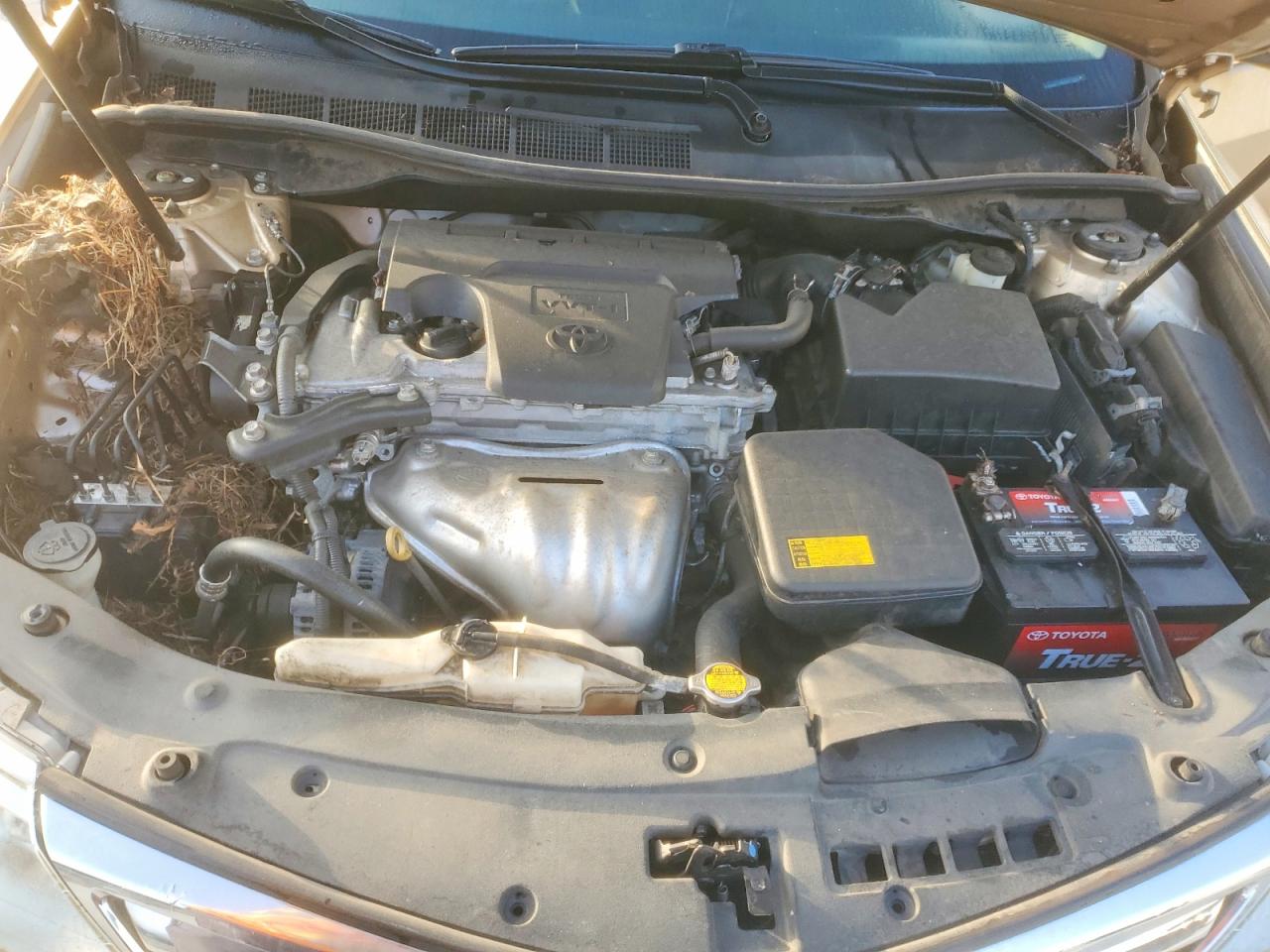 2012 TOYOTA CAMRY XLE photo 11