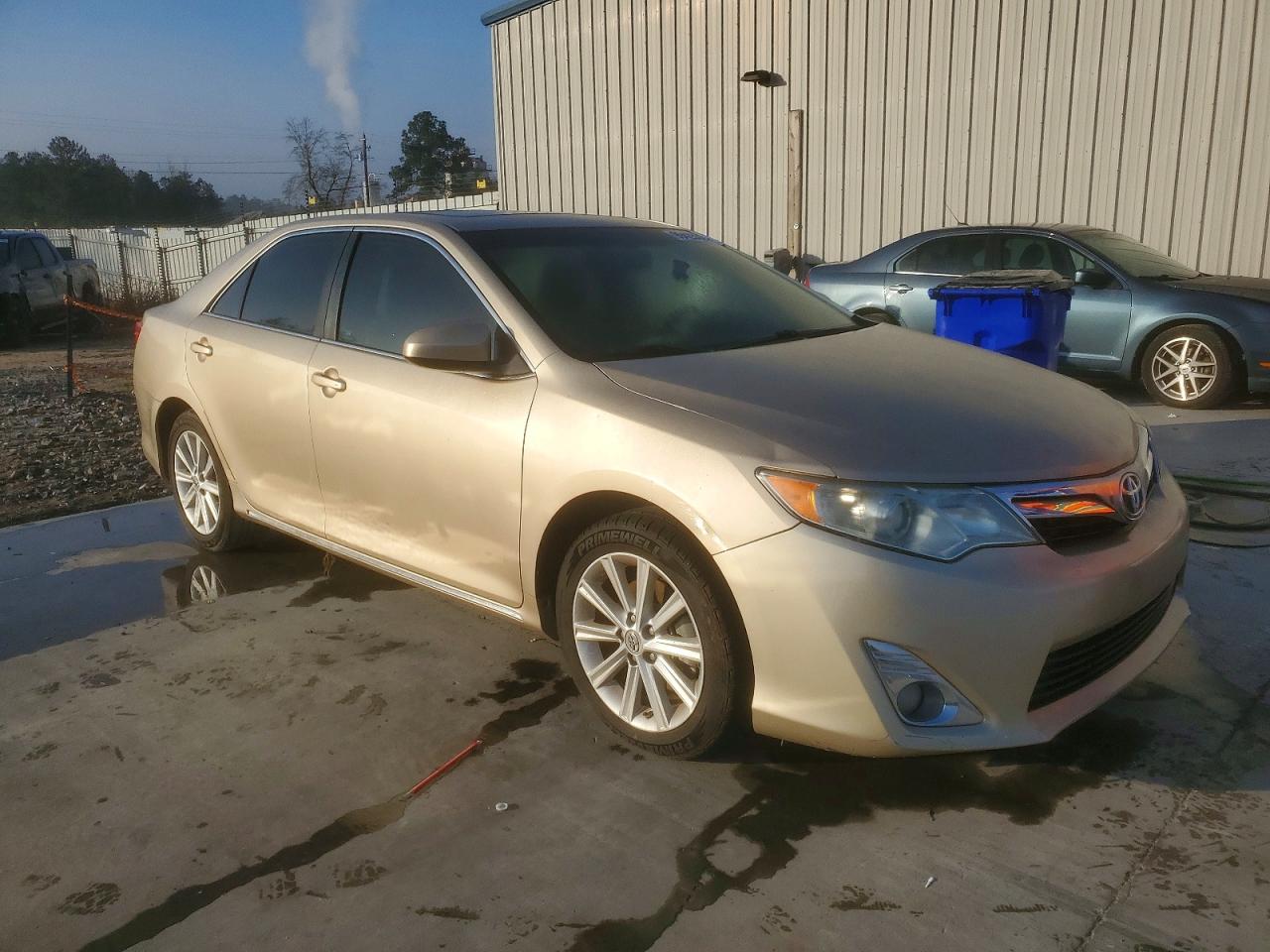 2012 TOYOTA CAMRY XLE photo 4
