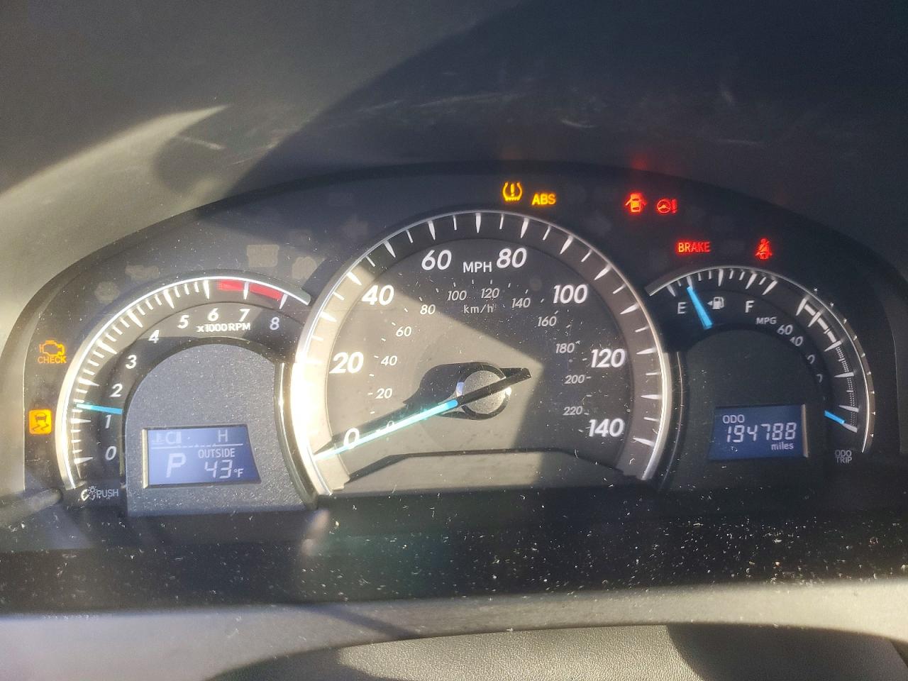 2012 TOYOTA CAMRY XLE photo 9