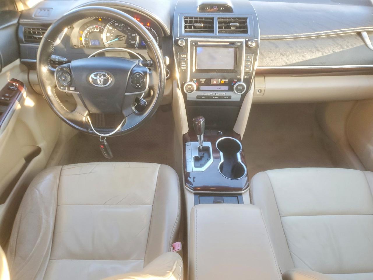 2012 TOYOTA CAMRY XLE photo 8
