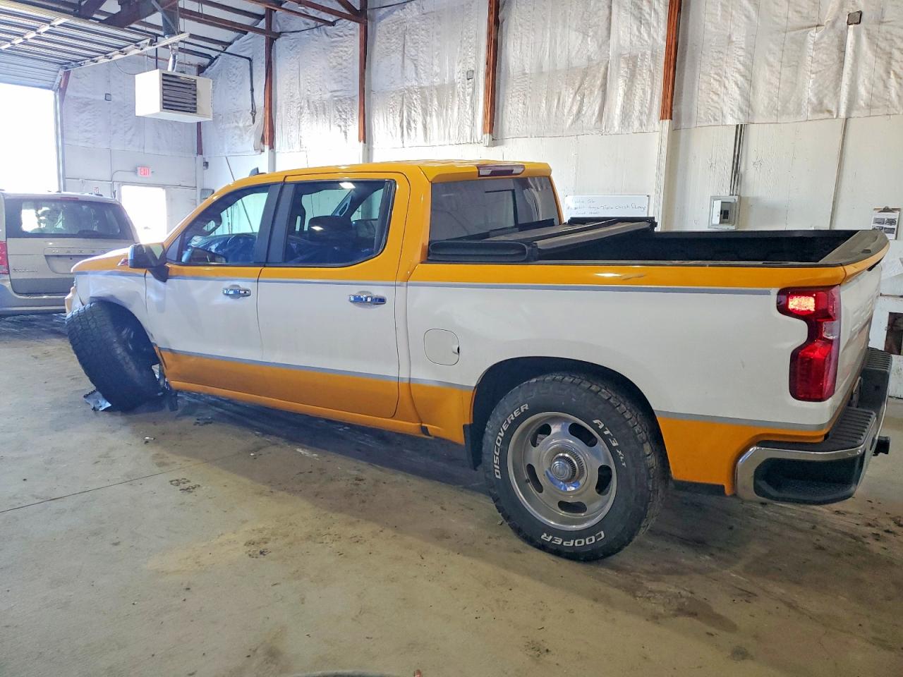 2020 CHEVROLET SILVERADO K1500 LT photo 2