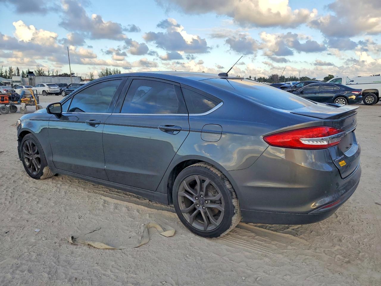 2018 FORD FUSION SE photo 2
