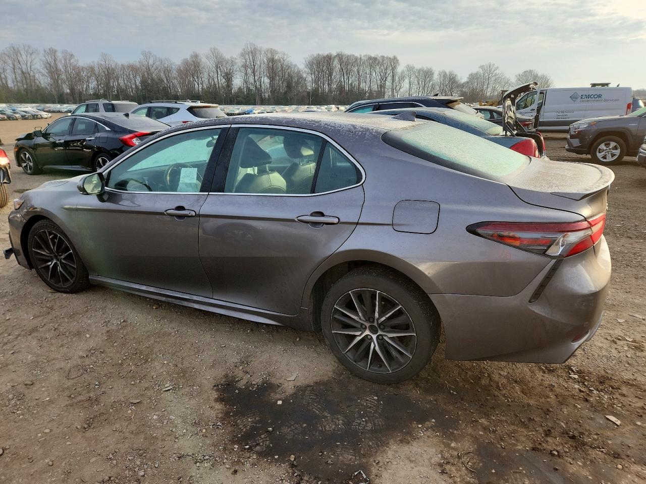 2022 TOYOTA CAMRY SE photo 2