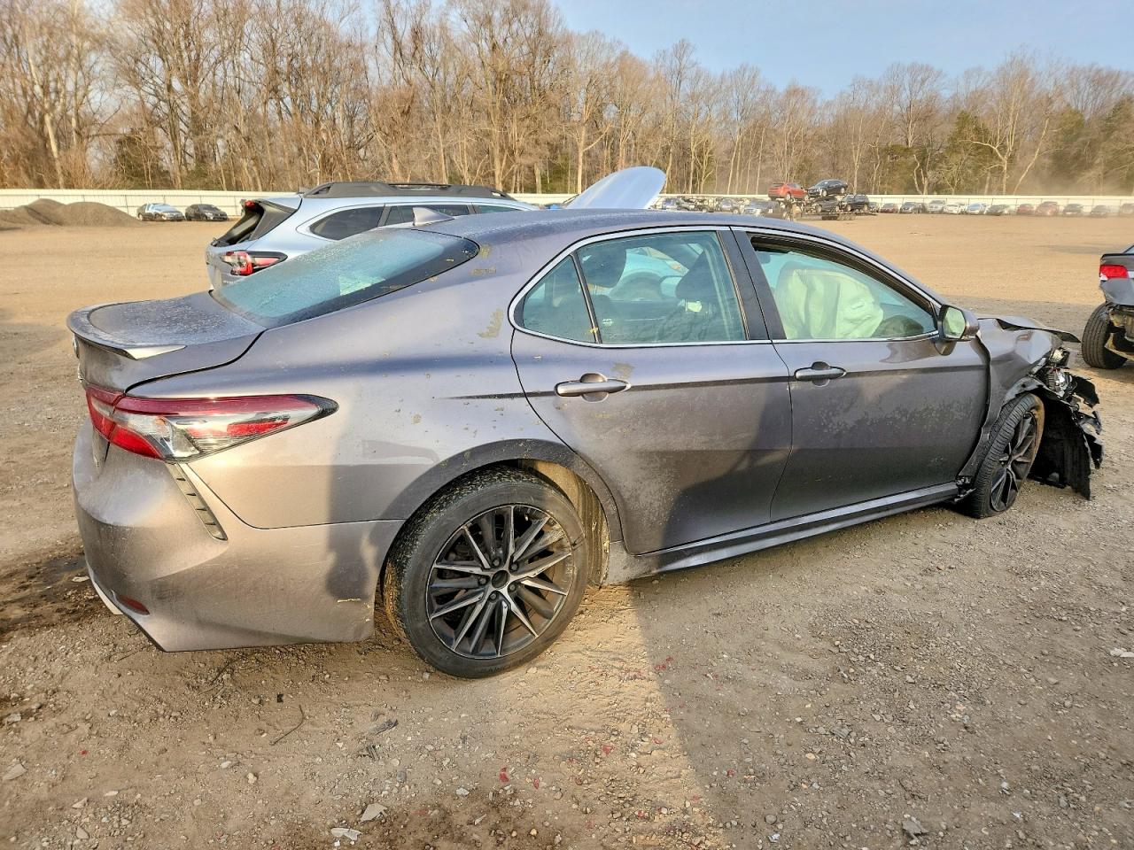 2022 TOYOTA CAMRY SE photo 3