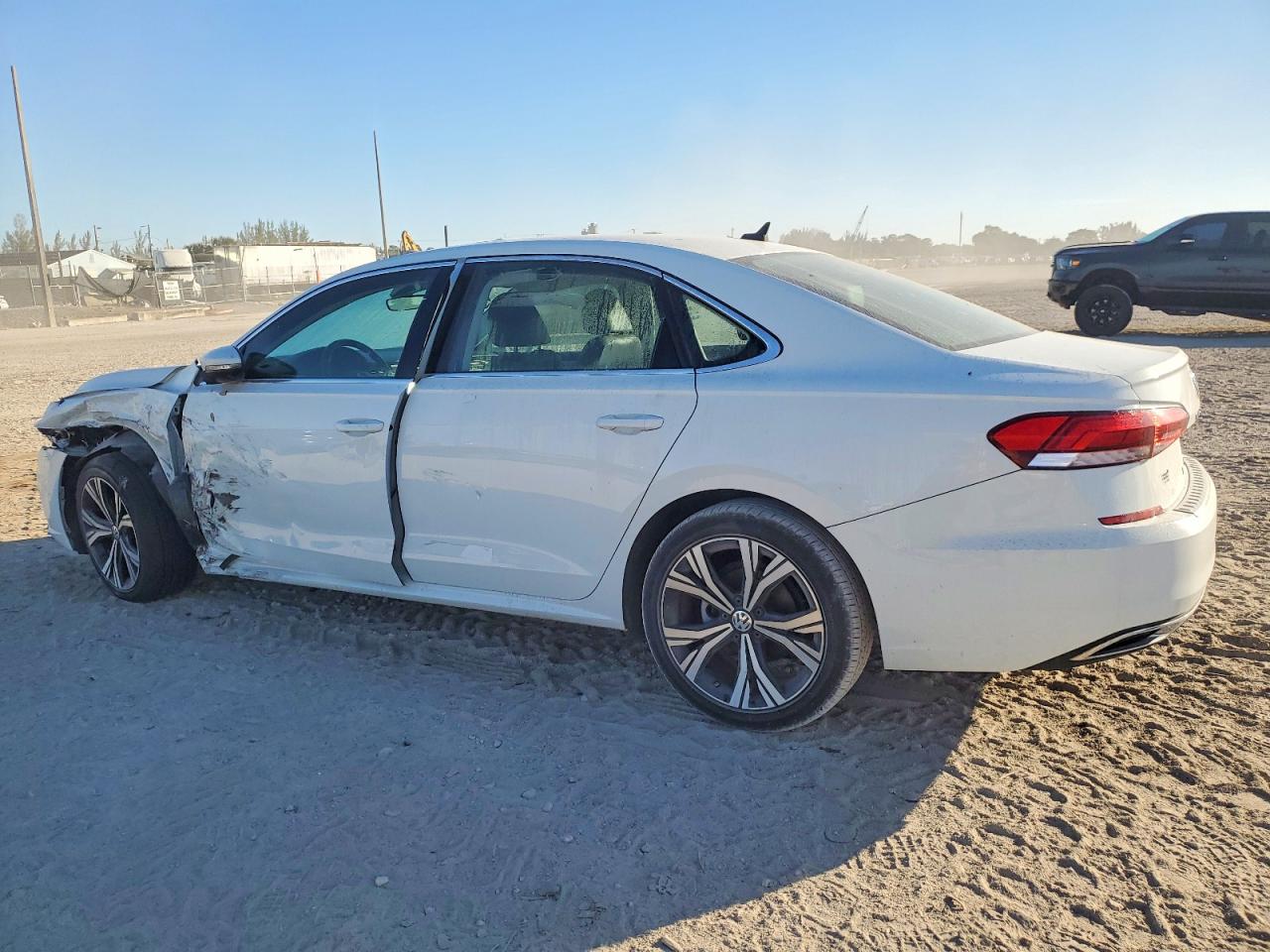 2021 VOLKSWAGEN PASSAT SE photo 3