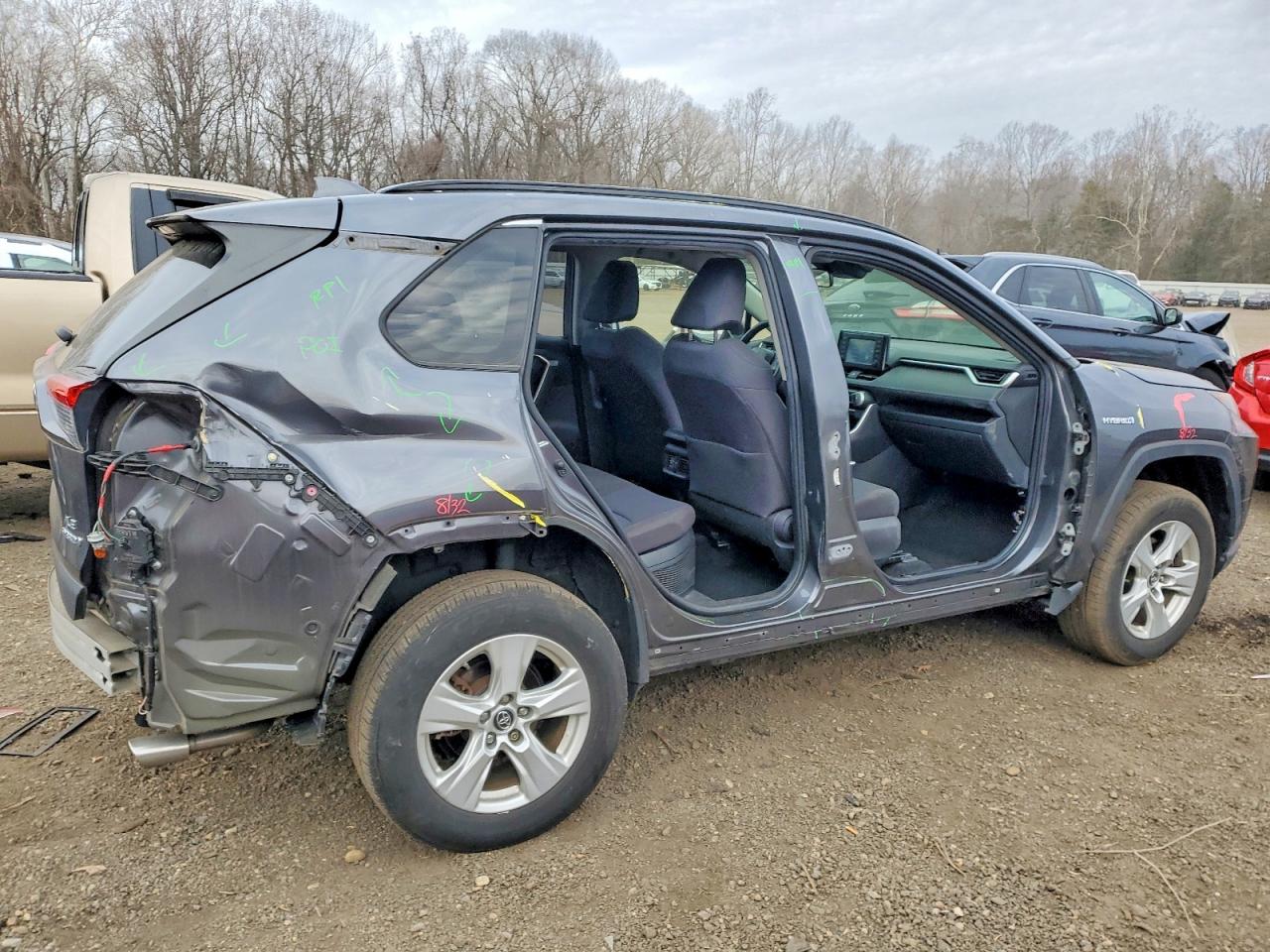 2019 TOYOTA RAV4 LE photo 3