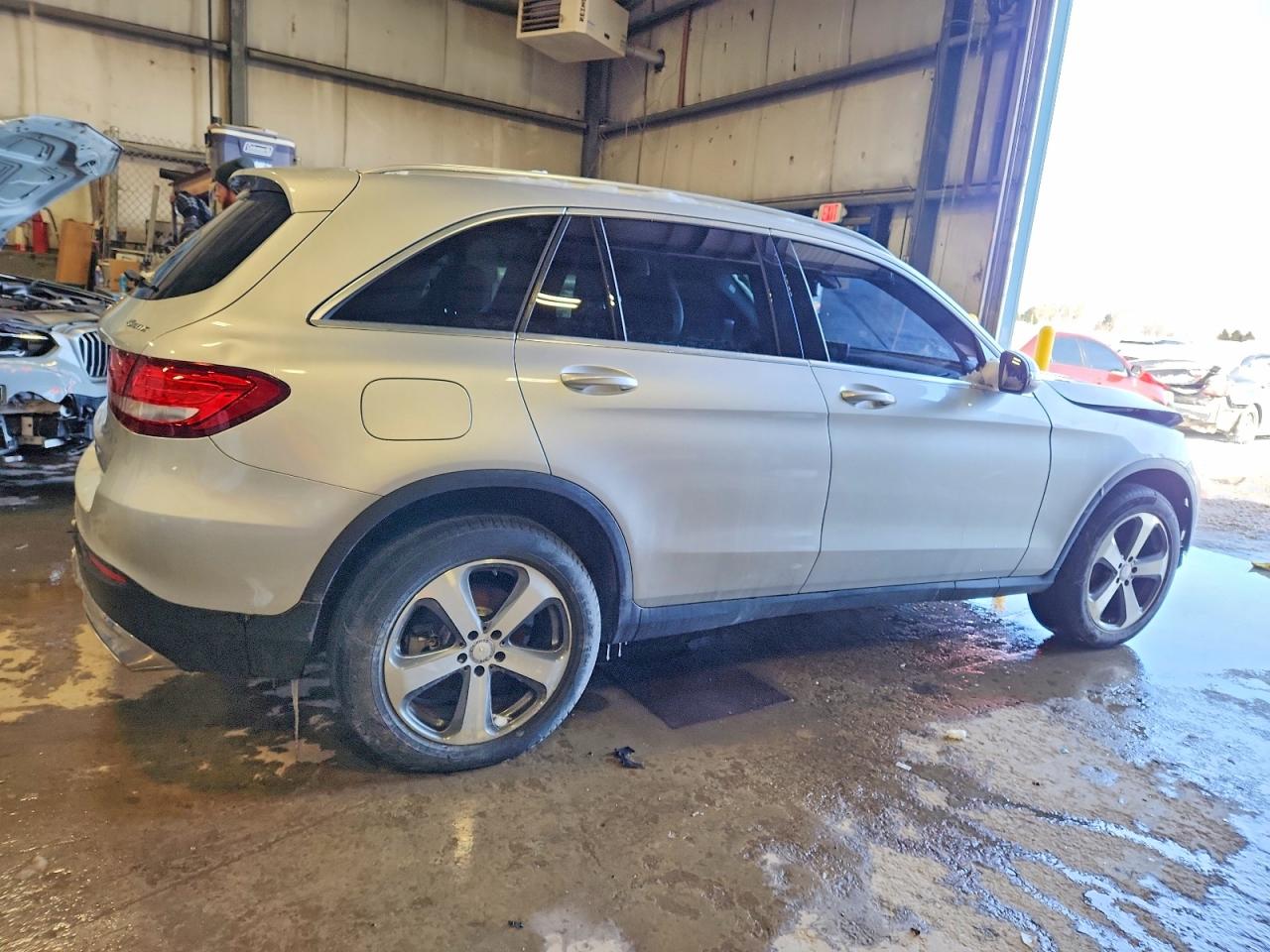 2017 MERCEDES-BENZ GLC 300 4MATIC photo 3