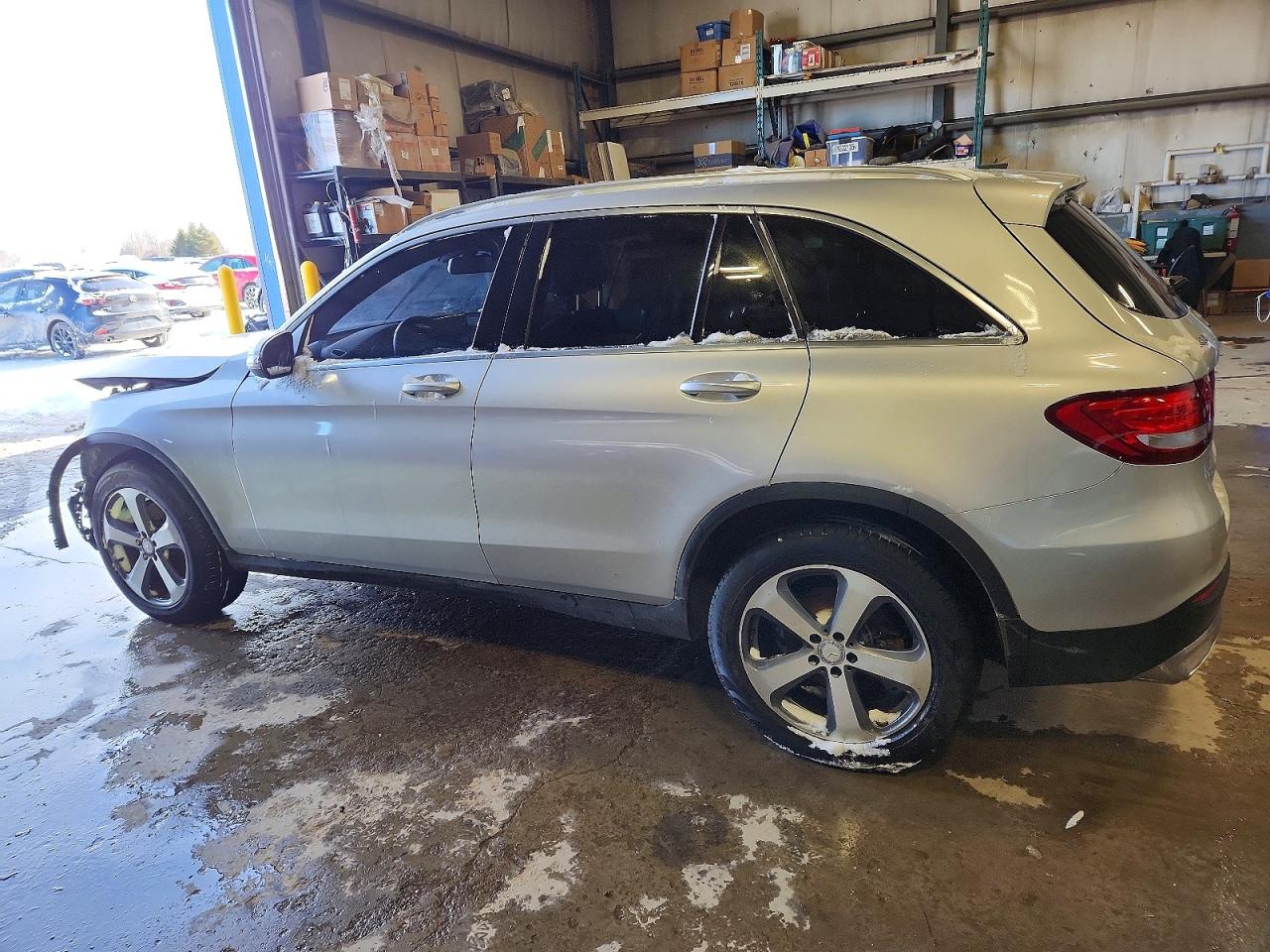 2017 MERCEDES-BENZ GLC 300 4MATIC photo 2