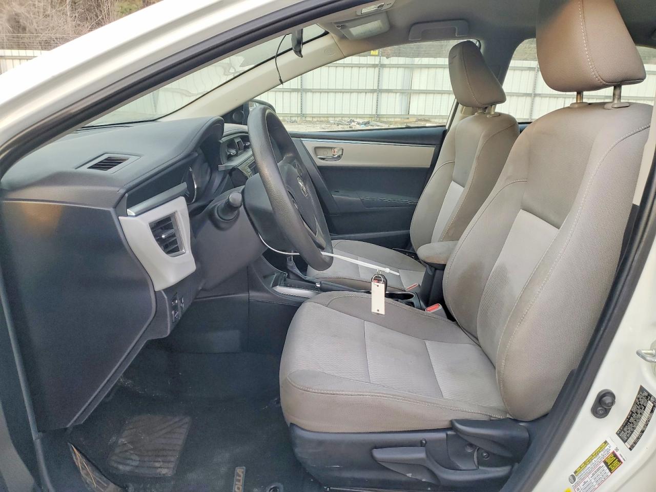 2015 TOYOTA COROLLA L photo 13