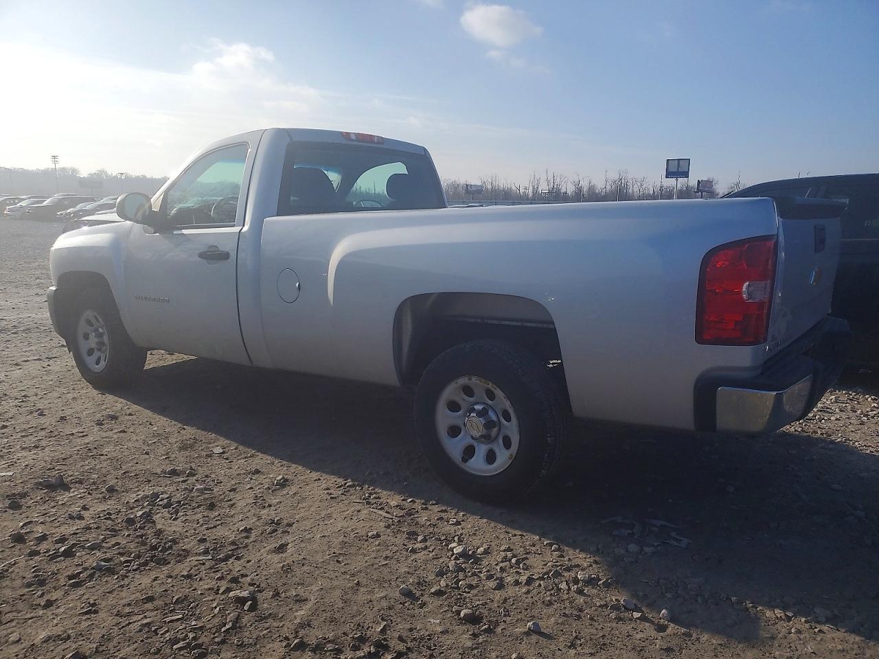2013 CHEVROLET SILVERADO C1500 photo 2