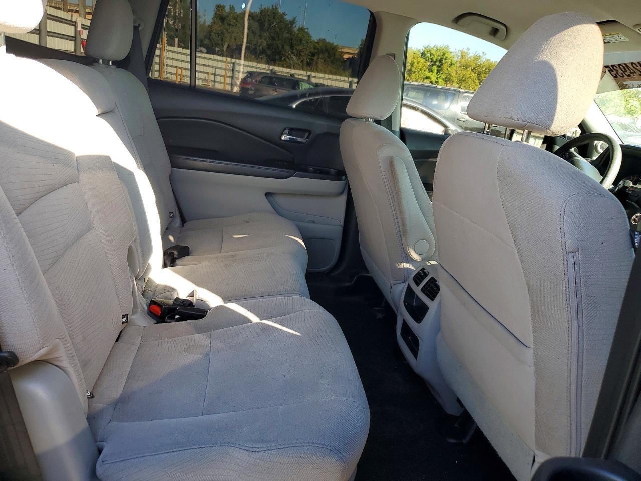 2016 HONDA PILOT LX photo 11