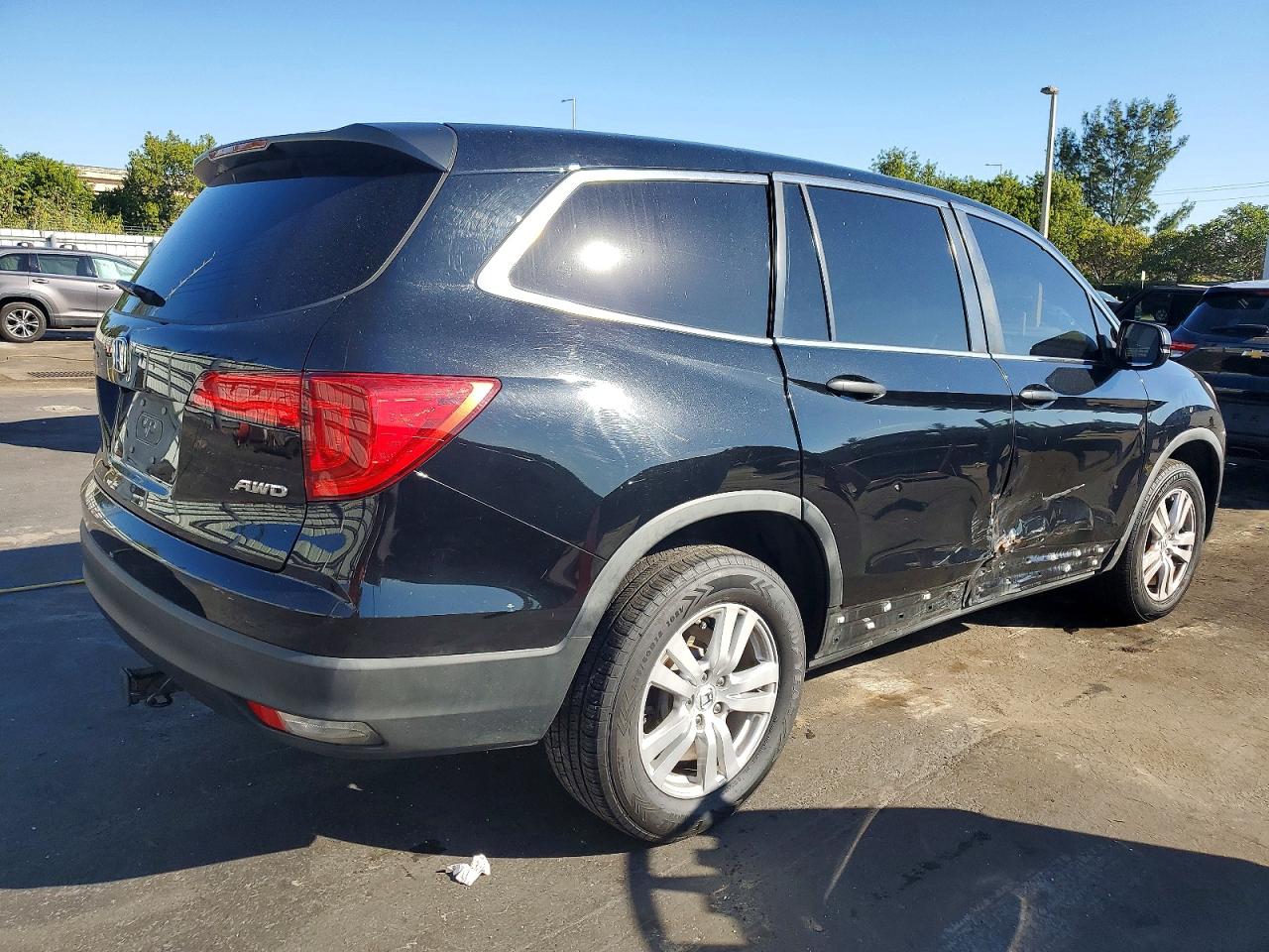 2016 HONDA PILOT LX photo 3