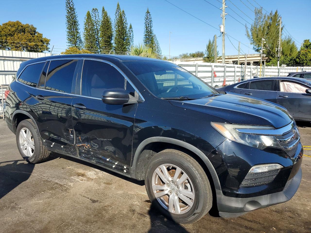 2016 HONDA PILOT LX photo 4
