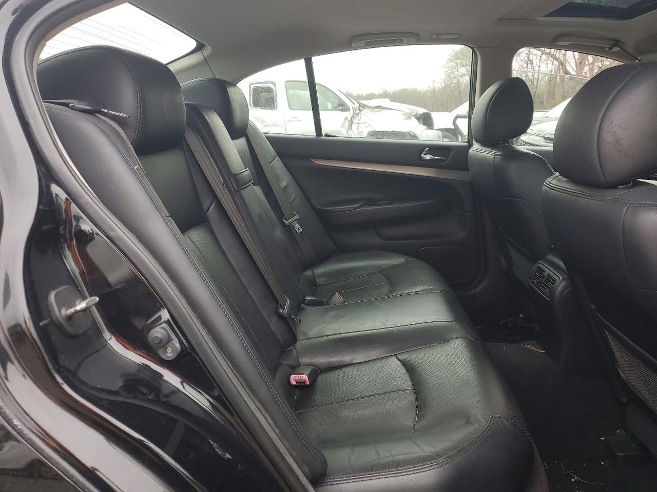 2013 INFINITI G37 photo 19