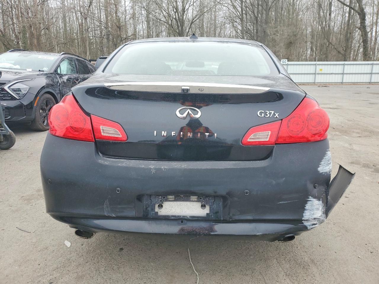 2013 INFINITI G37 photo 11