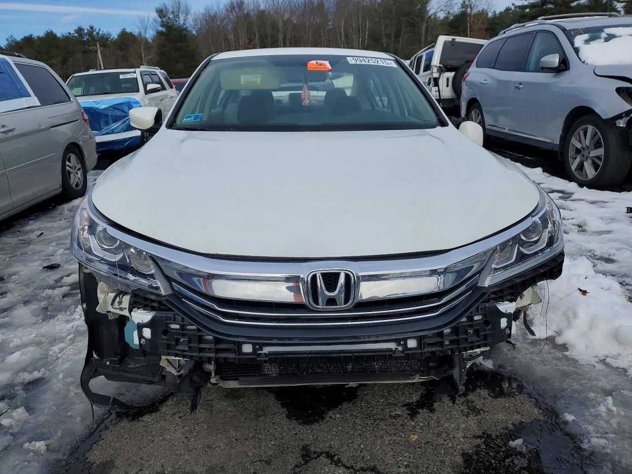 2017 HONDA ACCORD LX photo 9