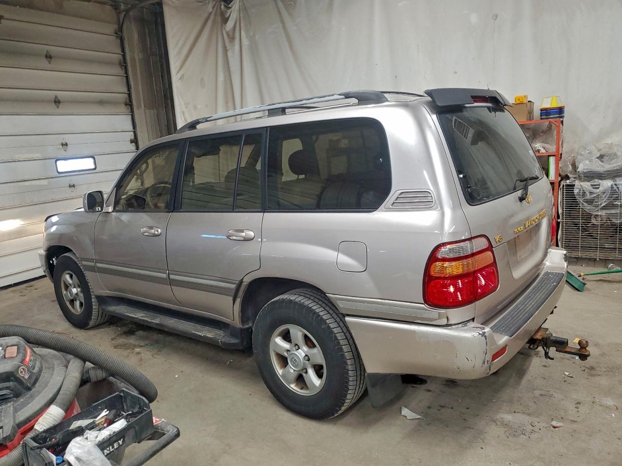 1999 TOYOTA LAND CRUISER photo 2