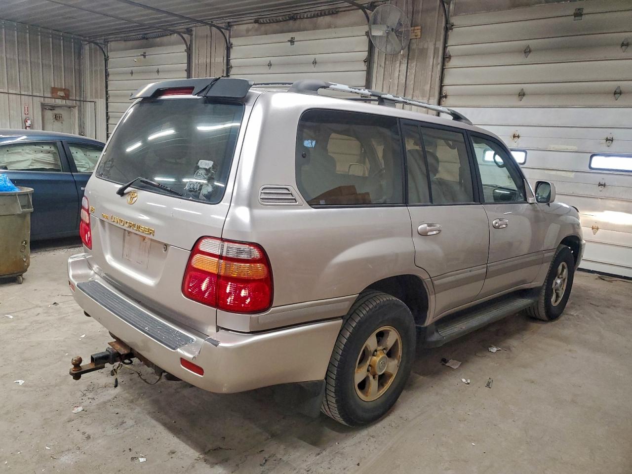 1999 TOYOTA LAND CRUISER photo 3