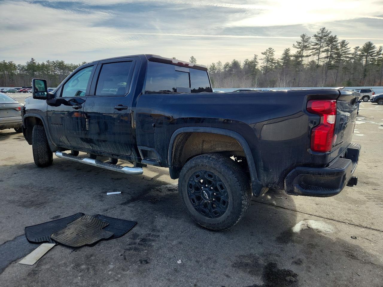 2024 CHEVROLET SILVERADO K2500 HEAVY DUTY LT photo 2