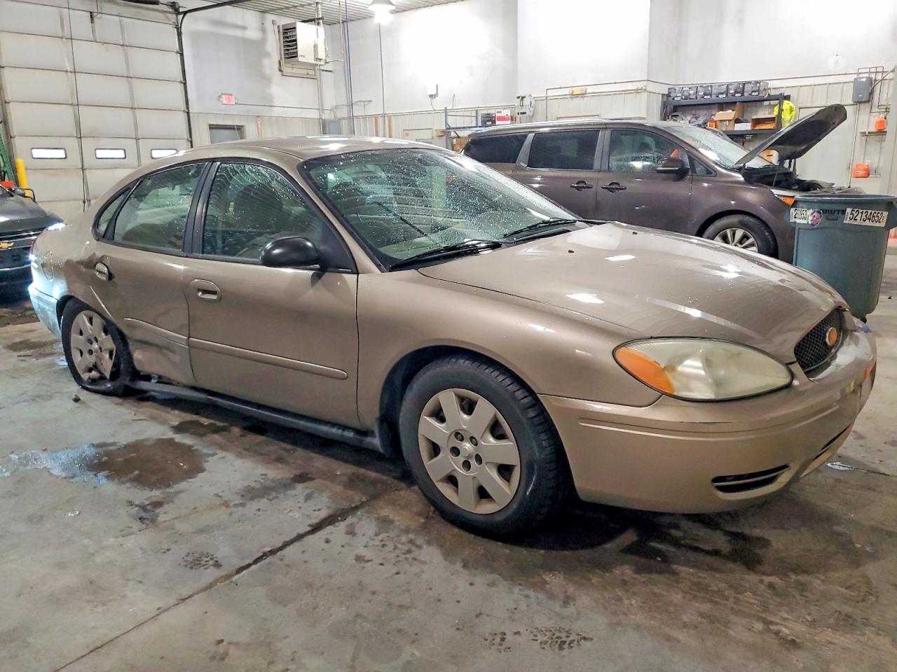 2004 FORD TAURUS LX photo 4